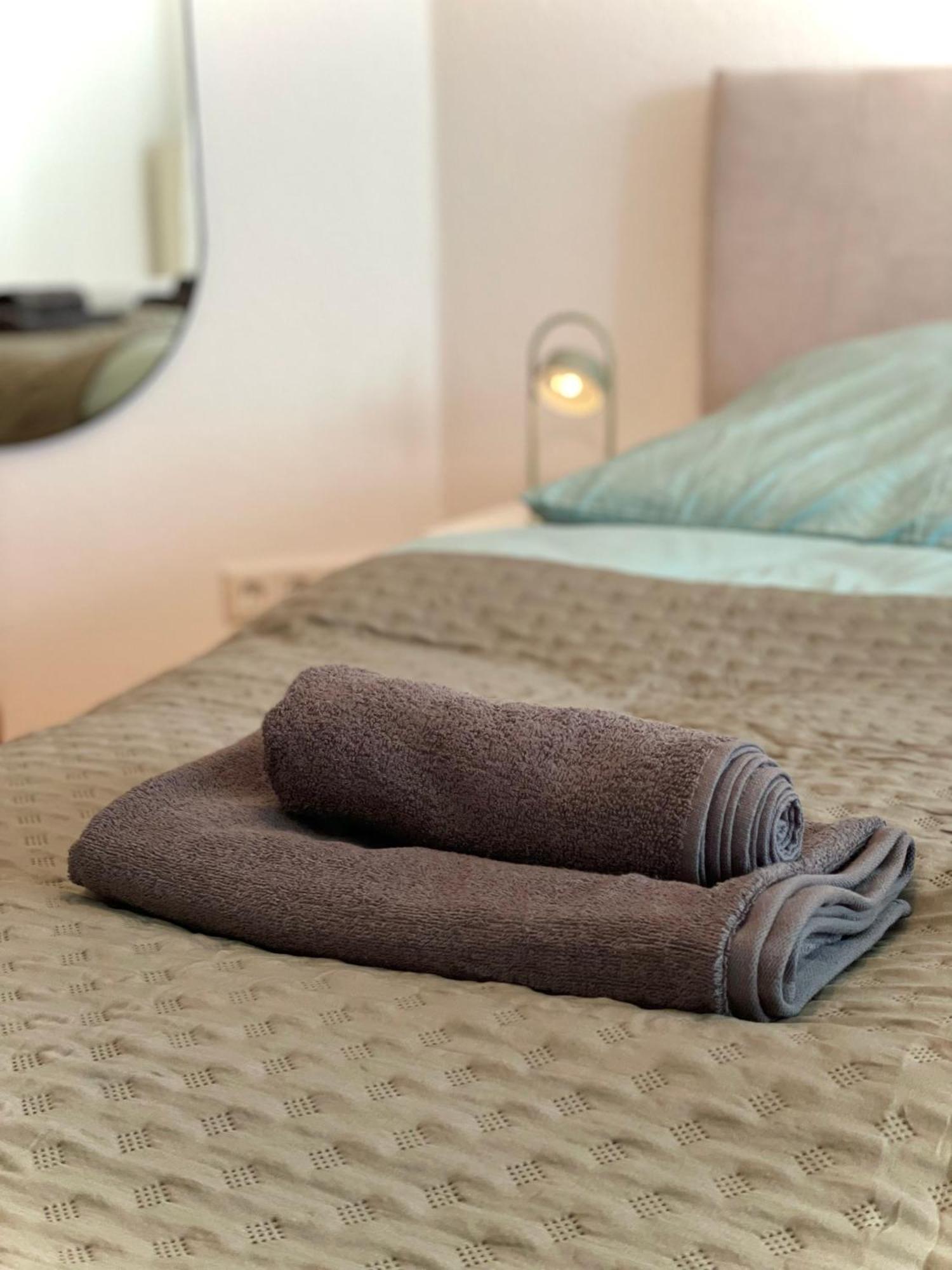 110Qm - 4 Zimmer - Privat Parkplatz - Zentral - Balkon - Mallibase Apartments Kassel Buitenkant foto