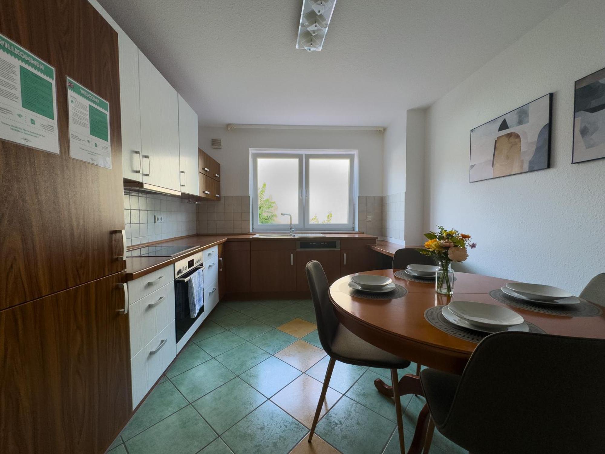 110Qm - 4 Zimmer - Privat Parkplatz - Zentral - Balkon - Mallibase Apartments Kassel Buitenkant foto