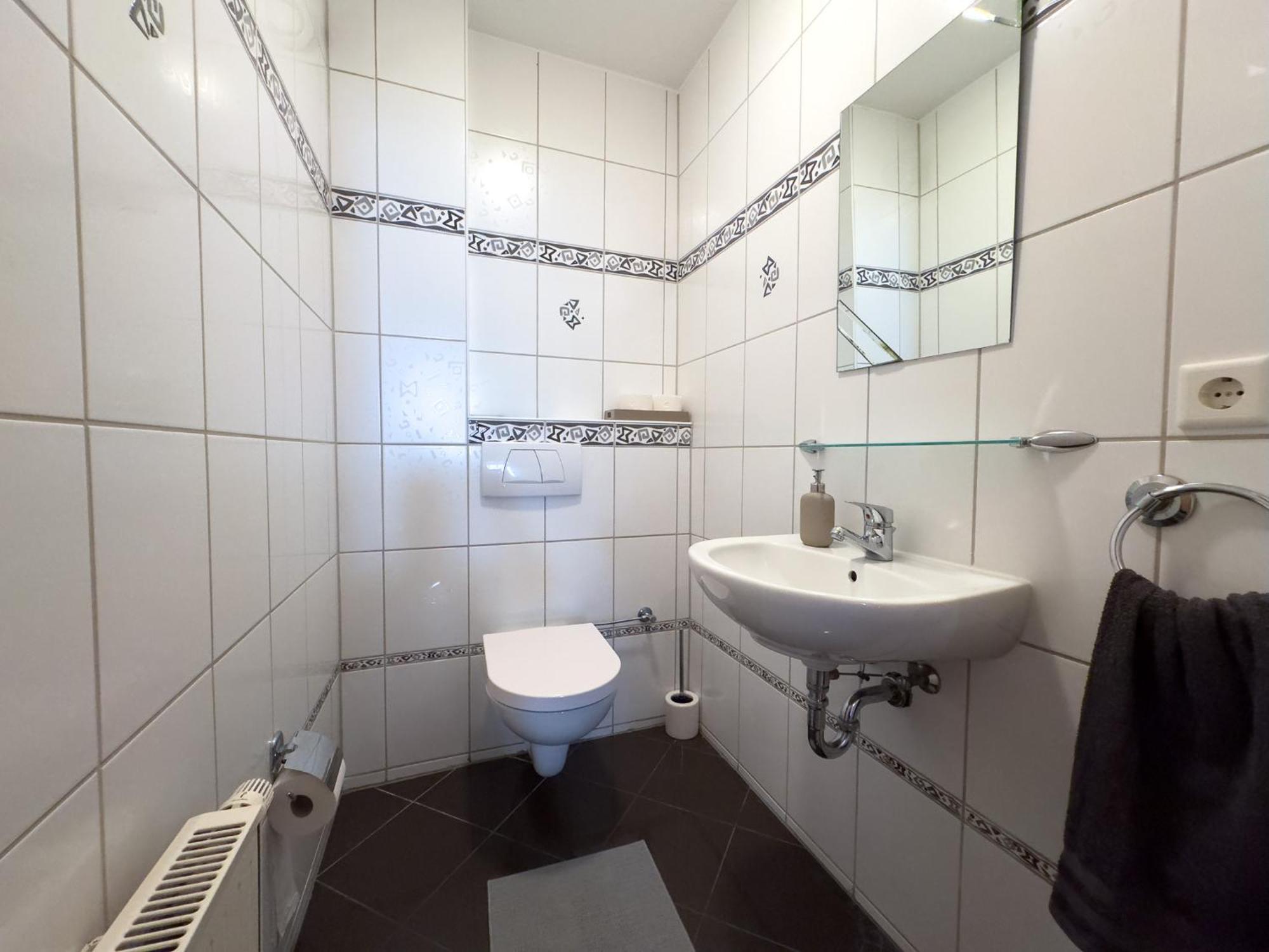 110Qm - 4 Zimmer - Privat Parkplatz - Zentral - Balkon - Mallibase Apartments Kassel Buitenkant foto
